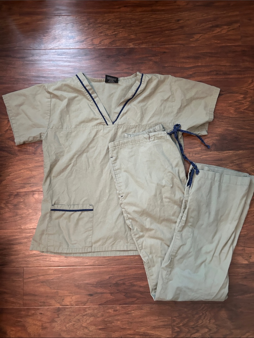 Women’s Moss Green and Navy Contrast Scrub Set Small